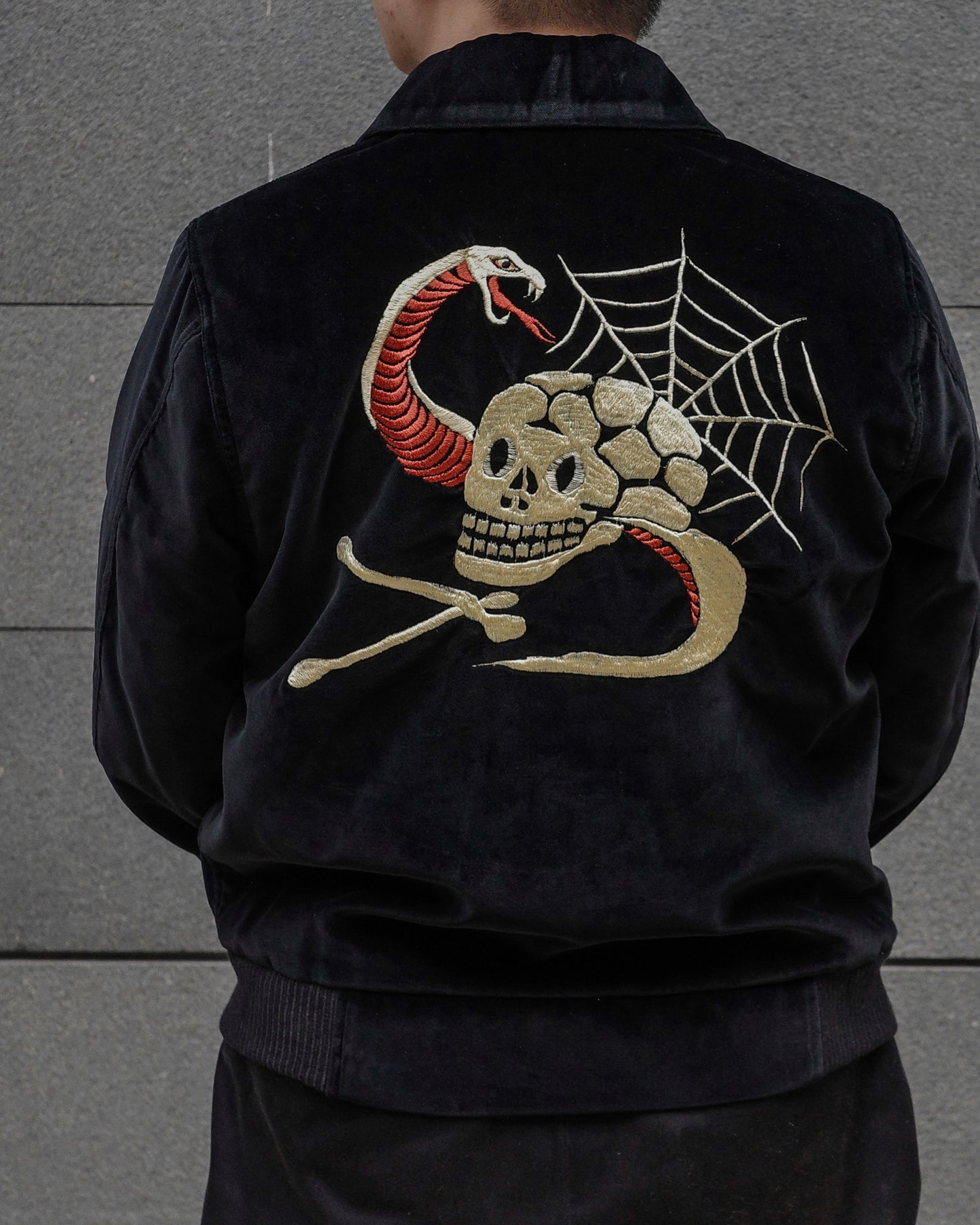 The Groovin High - Lot. 250421 1950s Style Velvet Drizzler Jacket (Skull)